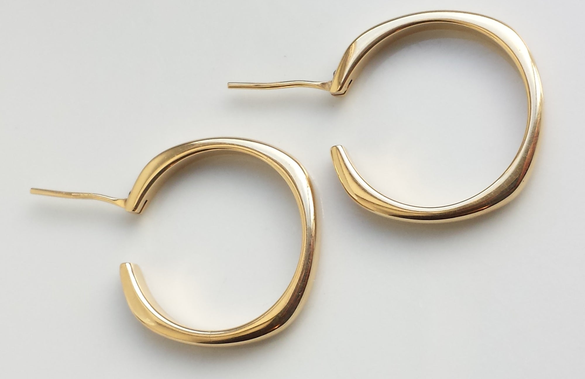 Tiffany & Co. Vintage 18k Yellow Gold Large Hoop Earrings 25mm diameter