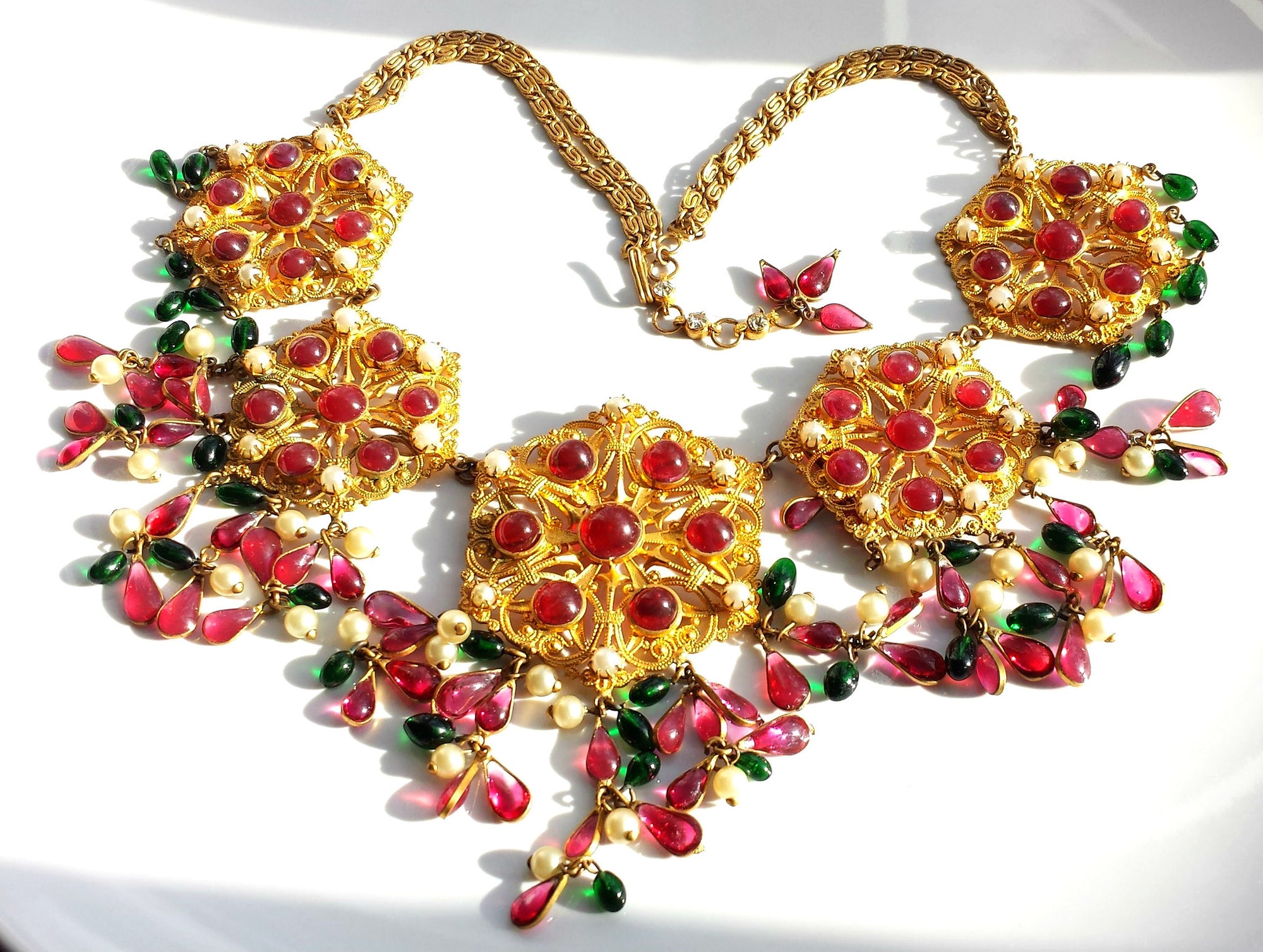 Important Vintage 1940s Chanel Gripoix Mughal/Moghul Ruby Emerald