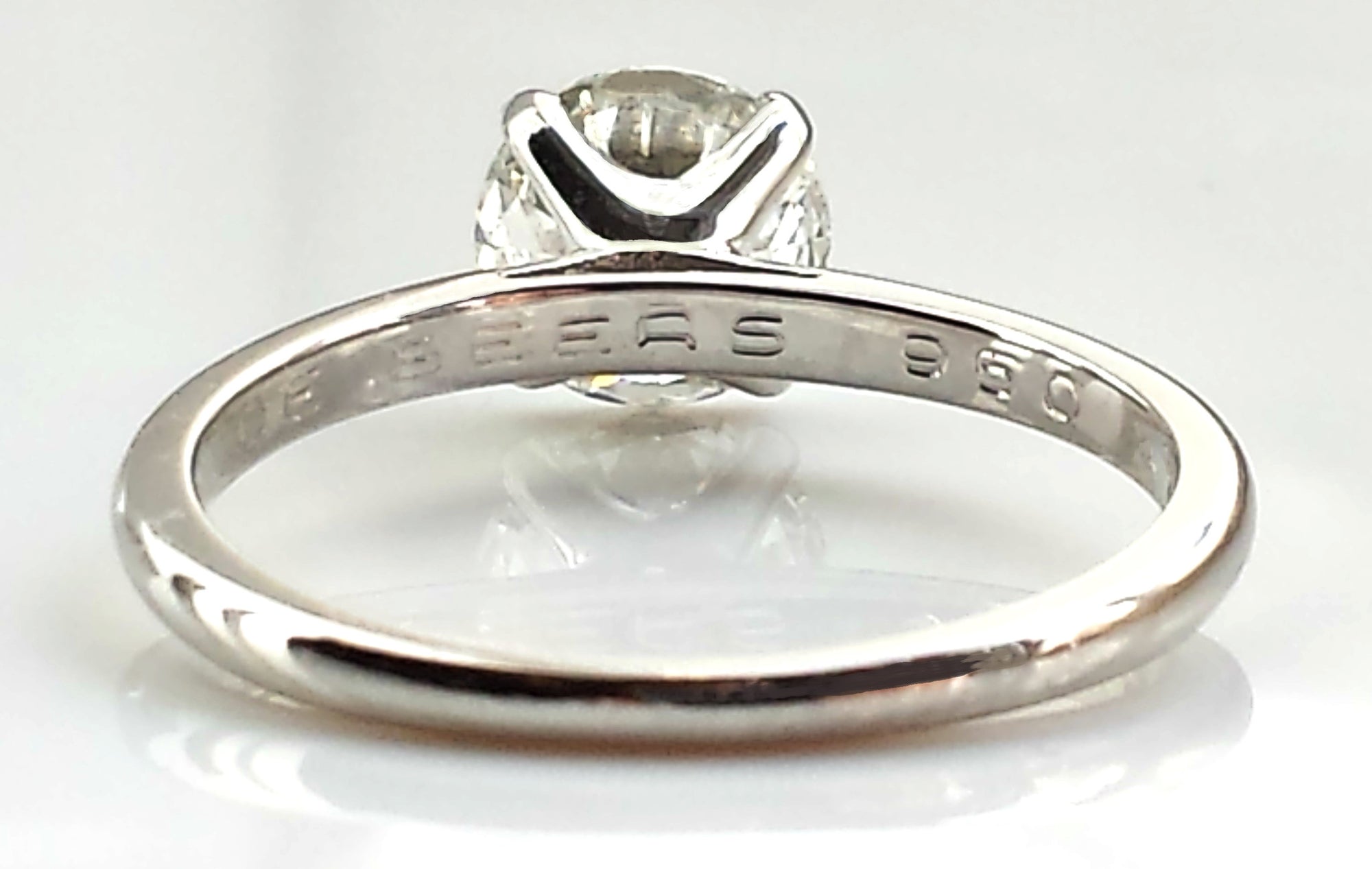 De Beers 1.10ct I/SI2 Round Brilliant Platinum DB Classic Engagement Ring