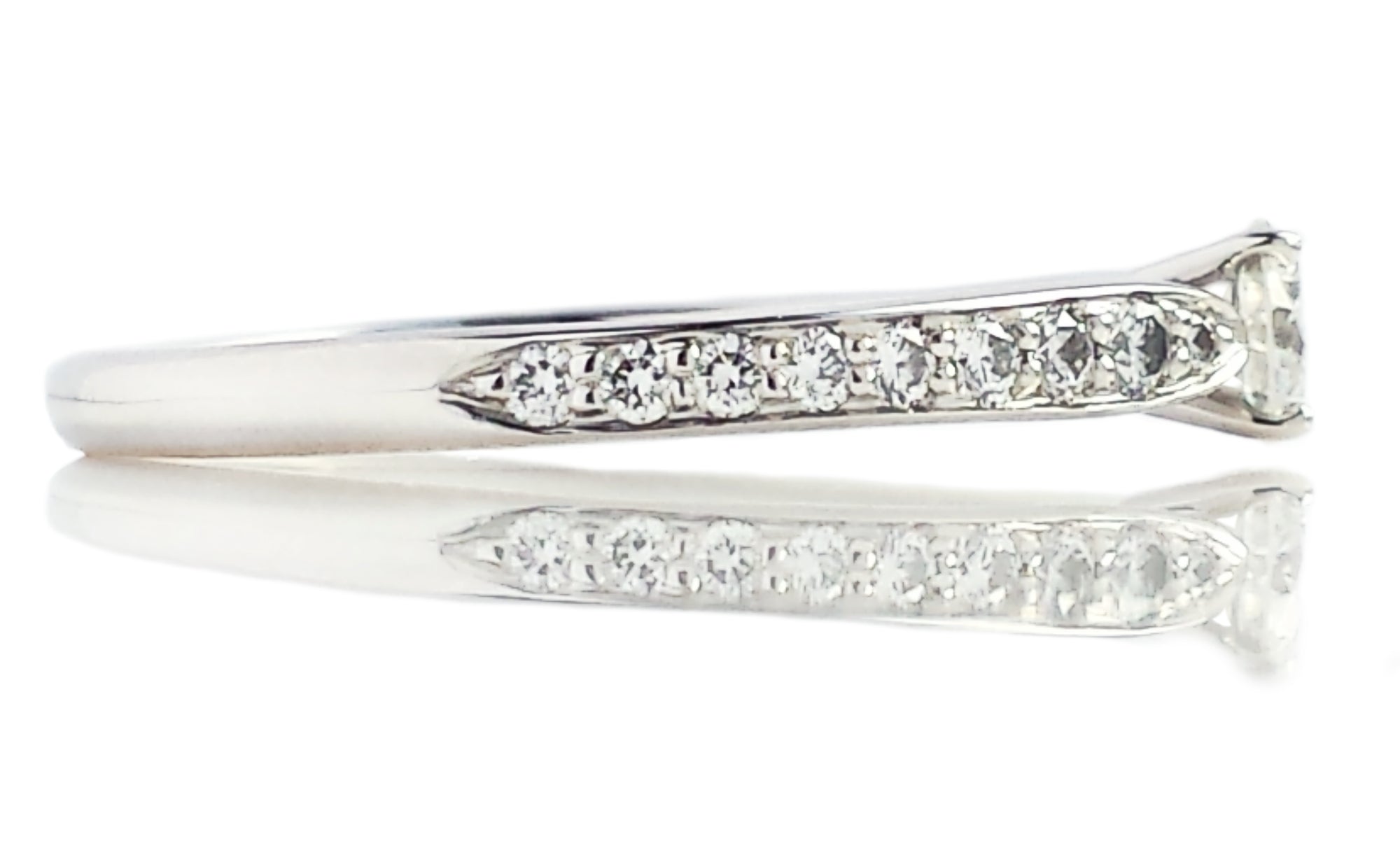 Tiffany & Co. 0.24ct G/VVS2 Harmony Round Brilliant Cut Diamond Engagement Ring