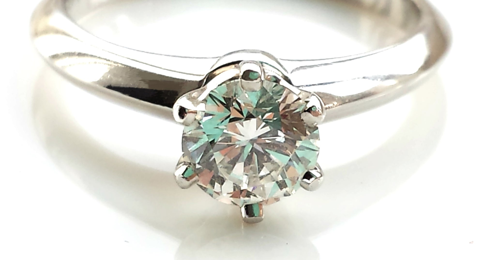 Tiffany & Co .58ct G/VVS1 Tiffany Round Brilliant Platinum Engagement Ring