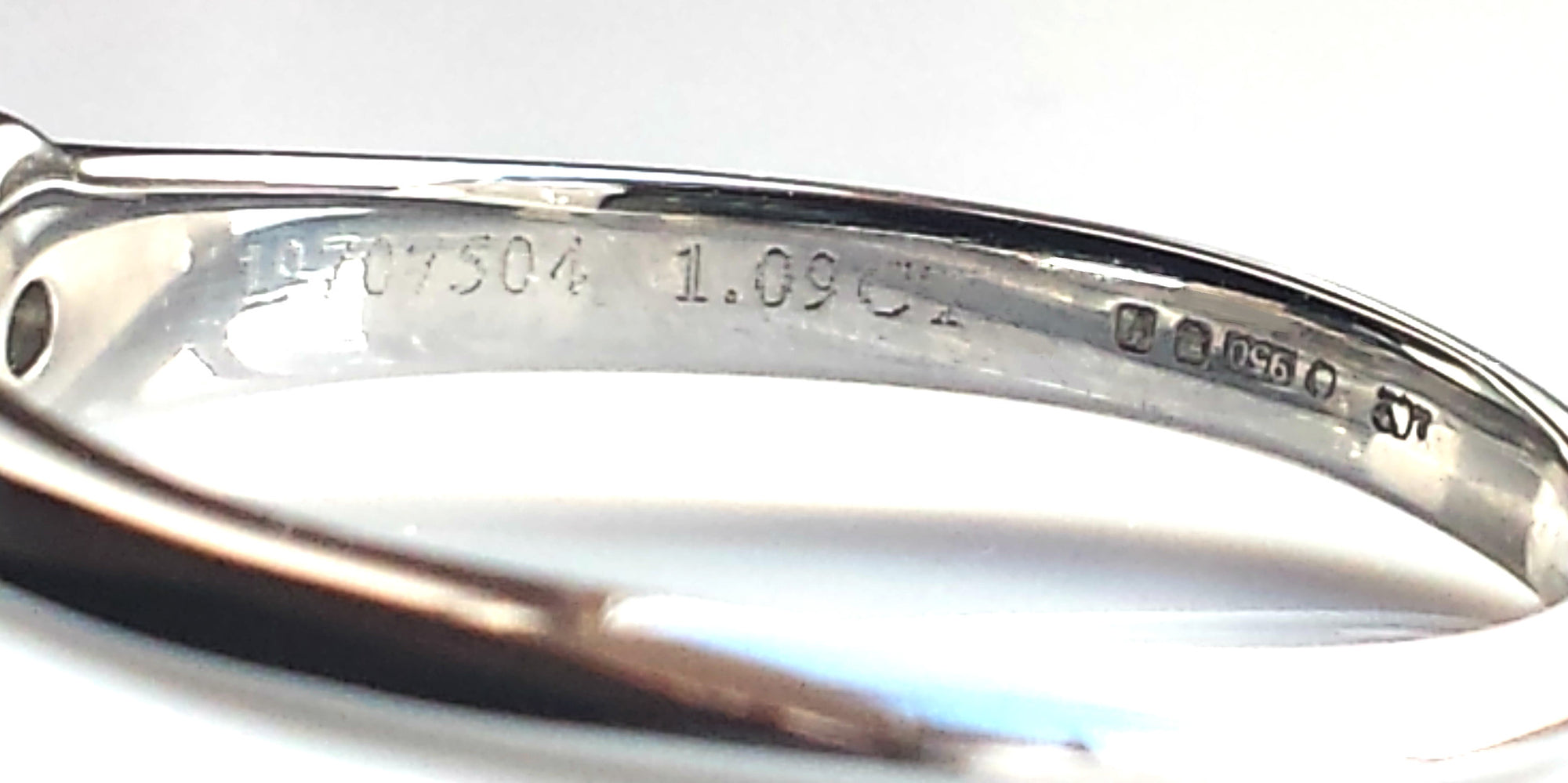 Tiffany & Co. 1.09ct G/VVS2 Round Brilliant Cut Diamond Engagement Ring