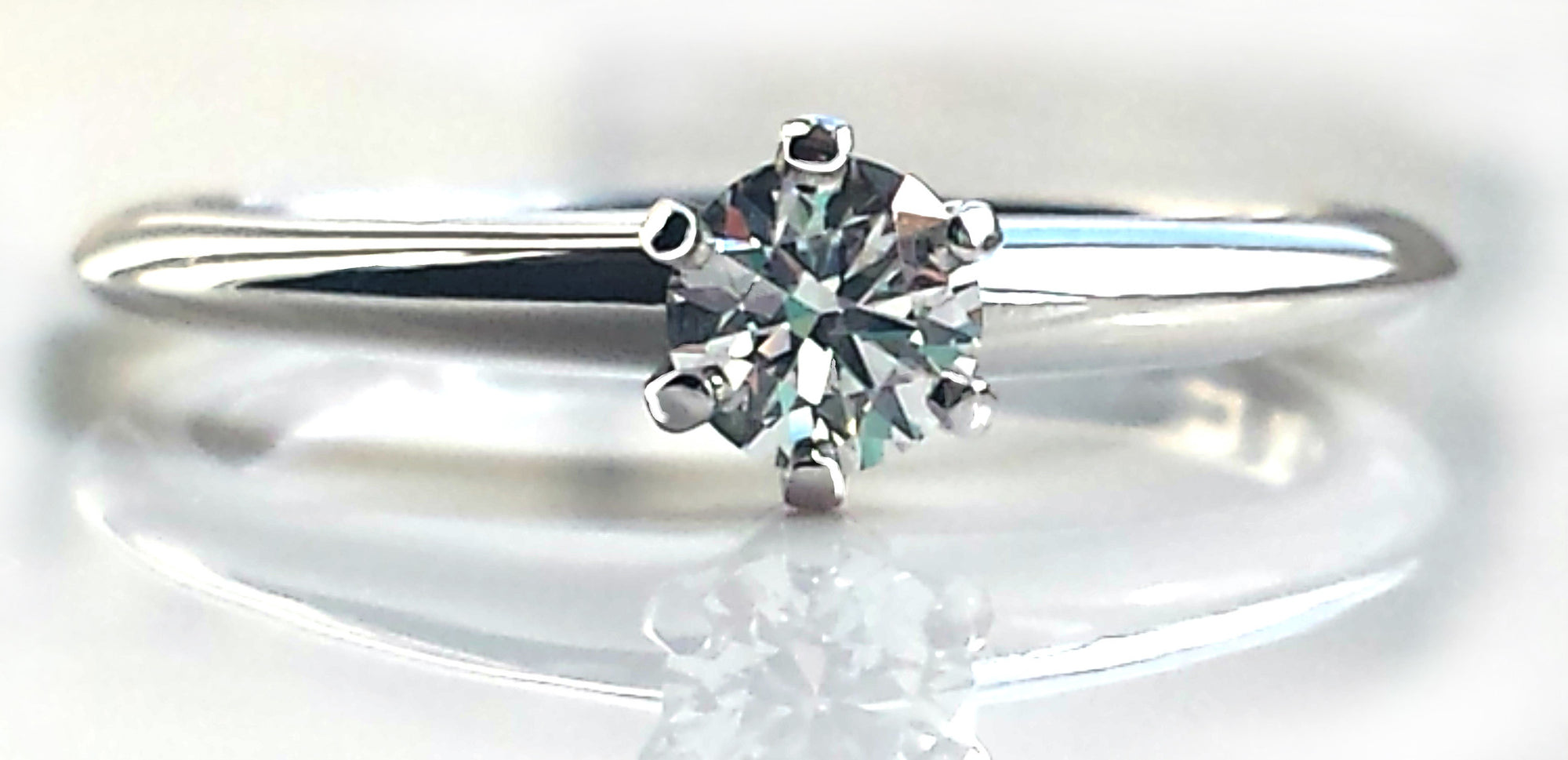 Tiffany & Co .27ct G/VS1 Round Brilliant Diamond Platinum Engagement Ring