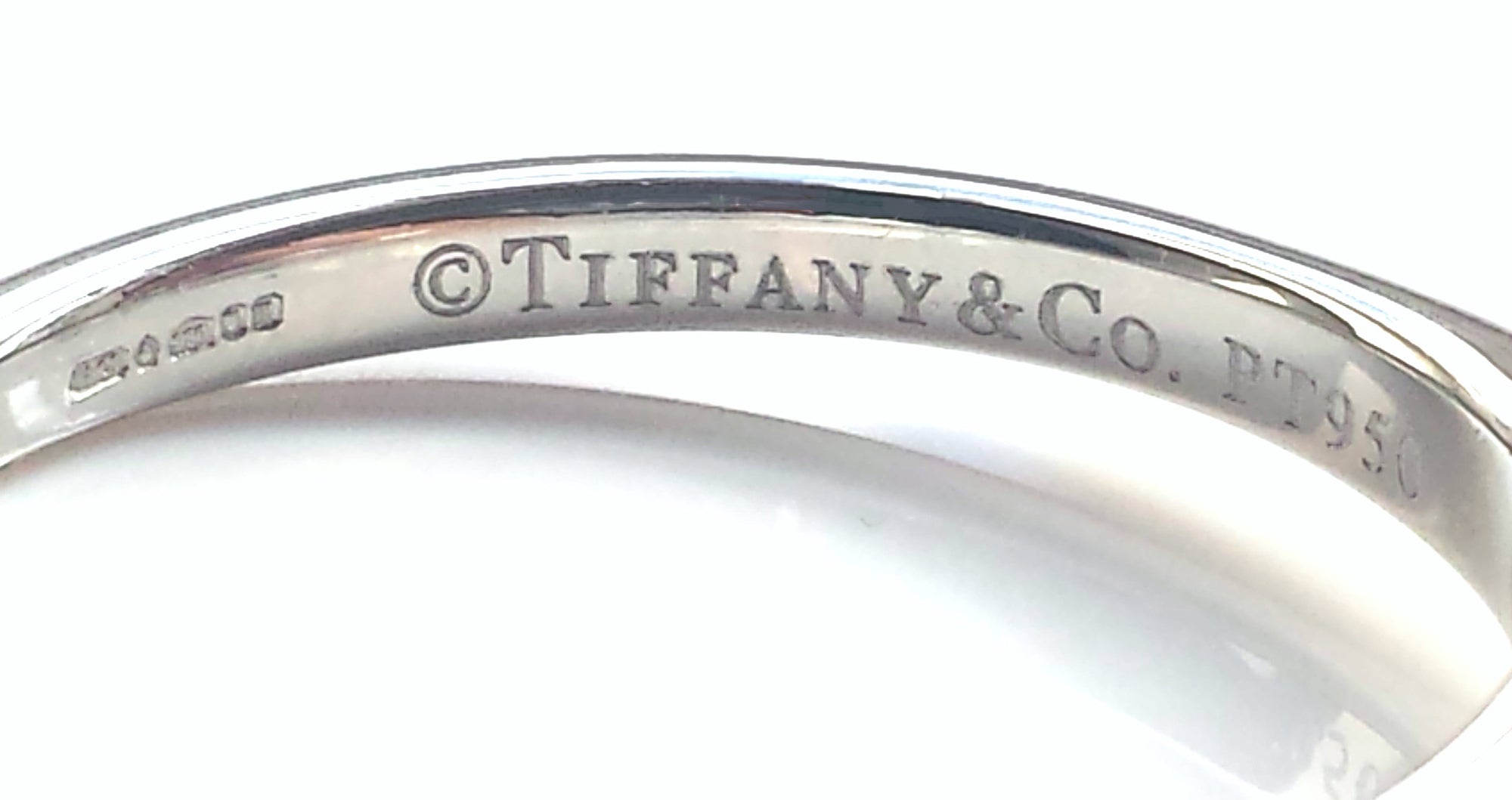 Tiffany & Co .27ct G/VS1 Round Brilliant Diamond Platinum Engagement Ring