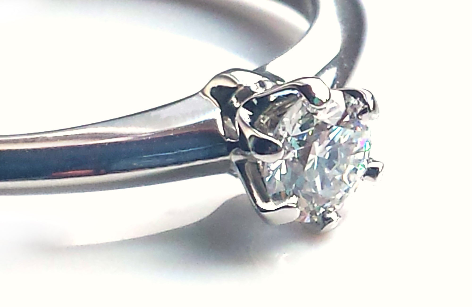 Tiffany & Co .27ct G/VS1 Round Brilliant Diamond Platinum Engagement Ring