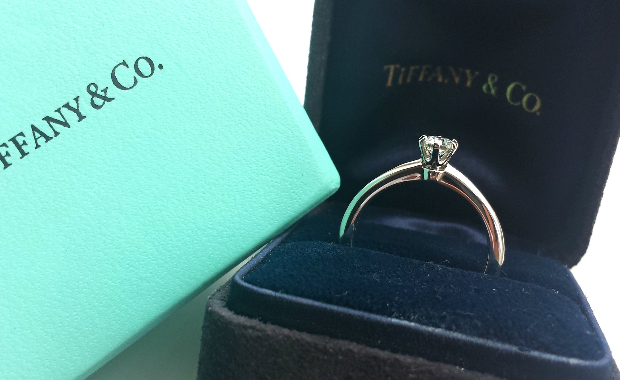 Tiffany & Co .27ct G/VS1 Round Brilliant Diamond Platinum Engagement Ring