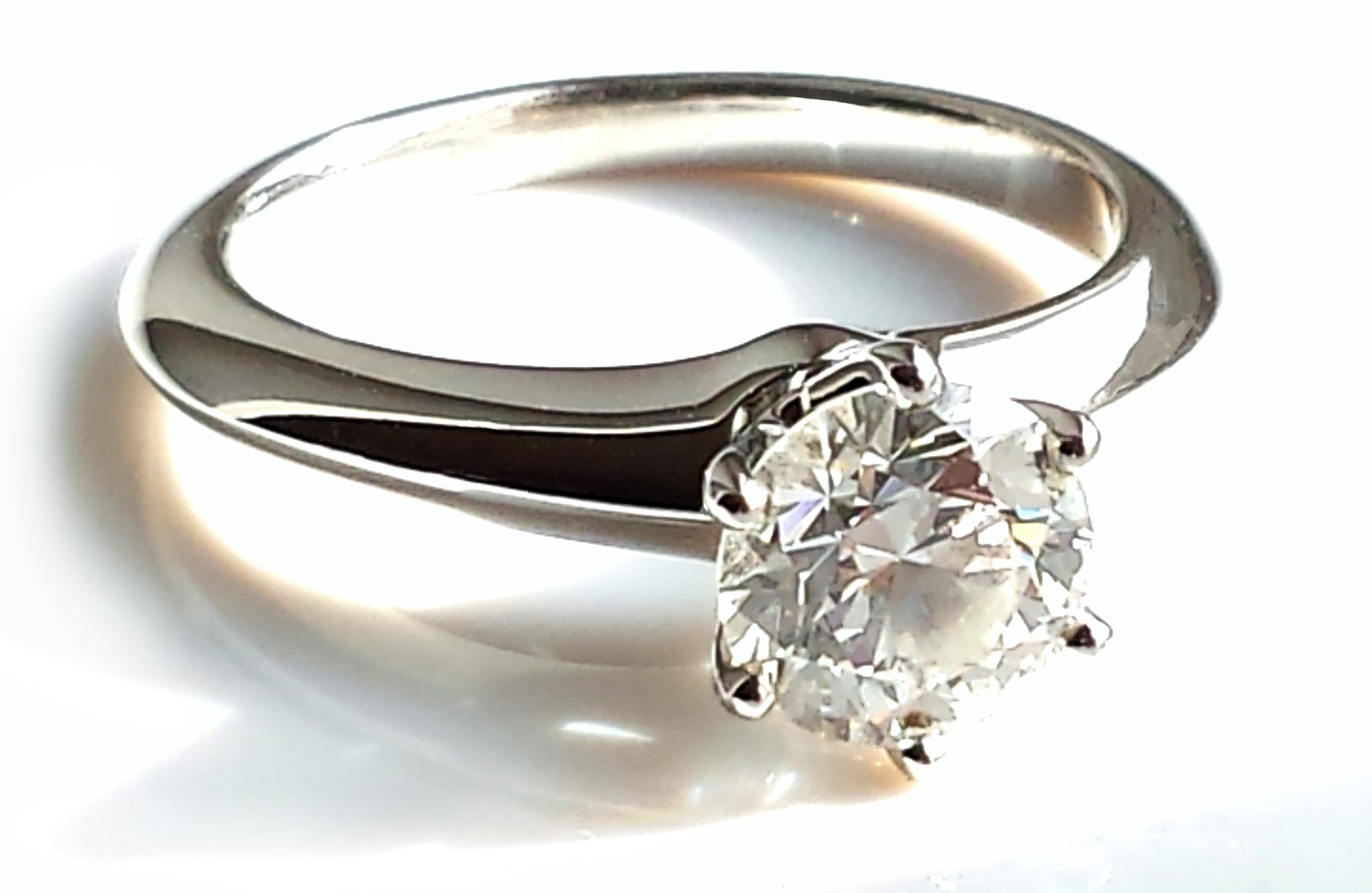 Tiffany & Co. 0.87ct H/VS1 Round Brilliant Cut Diamond Engagement Ring