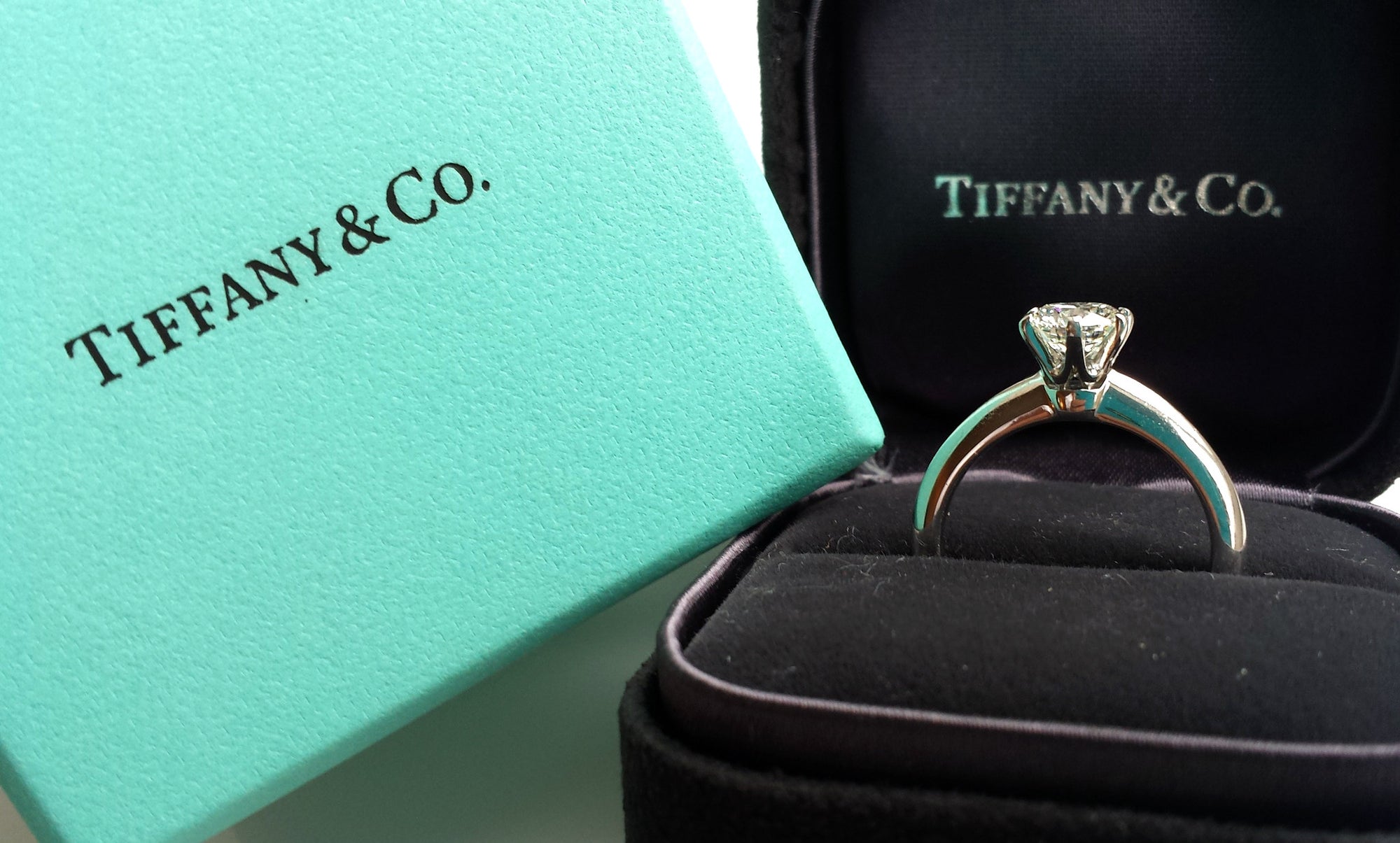 Tiffany & Co. 0.90ct H/VS2 Round Brilliant Cut Diamond Engagement Ring