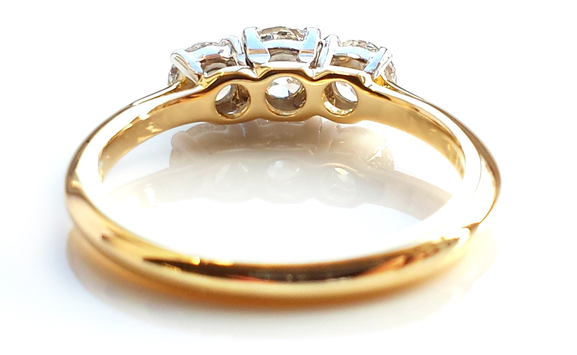 Vintage Tiffany & Co. 0.90ct 3-Stone Diamond Engagement Ring in 18K Gold