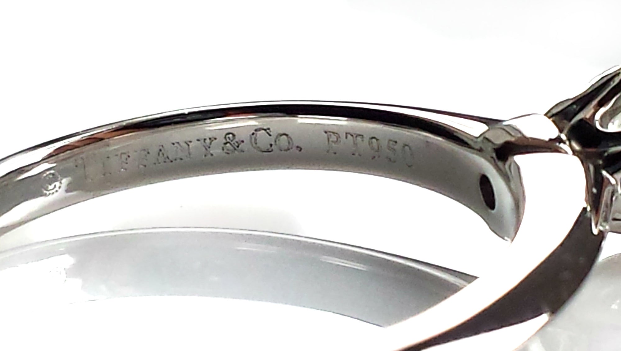 Tiffany & Co. Setting .38ct H/VVS1 Round Brilliant Cut Engagement Ring