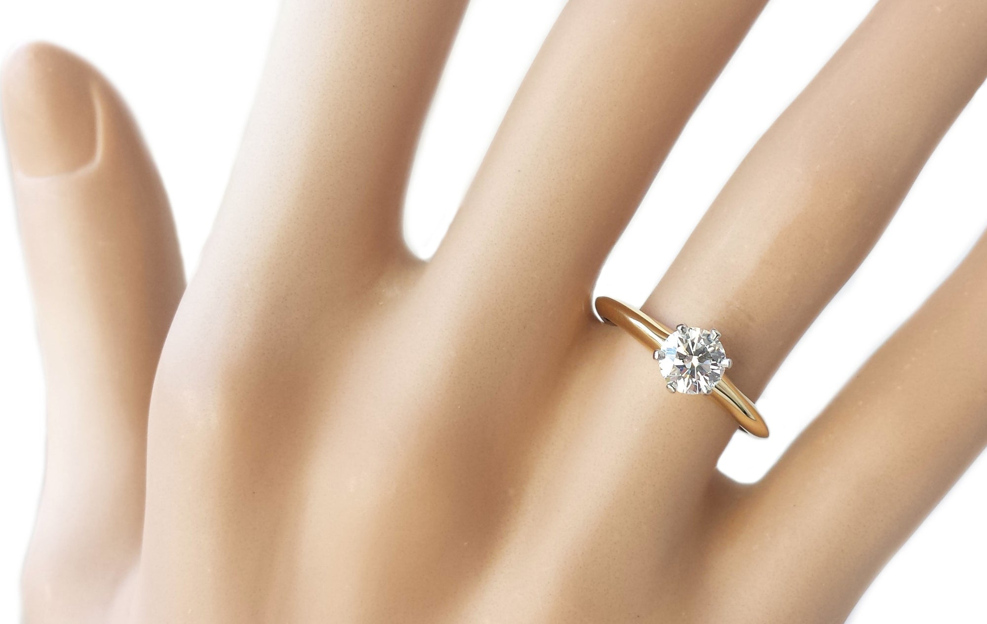 Tiffany & Co .60ct I/VS1 18k Gold Platinum Round Brilliant Engagement Ring