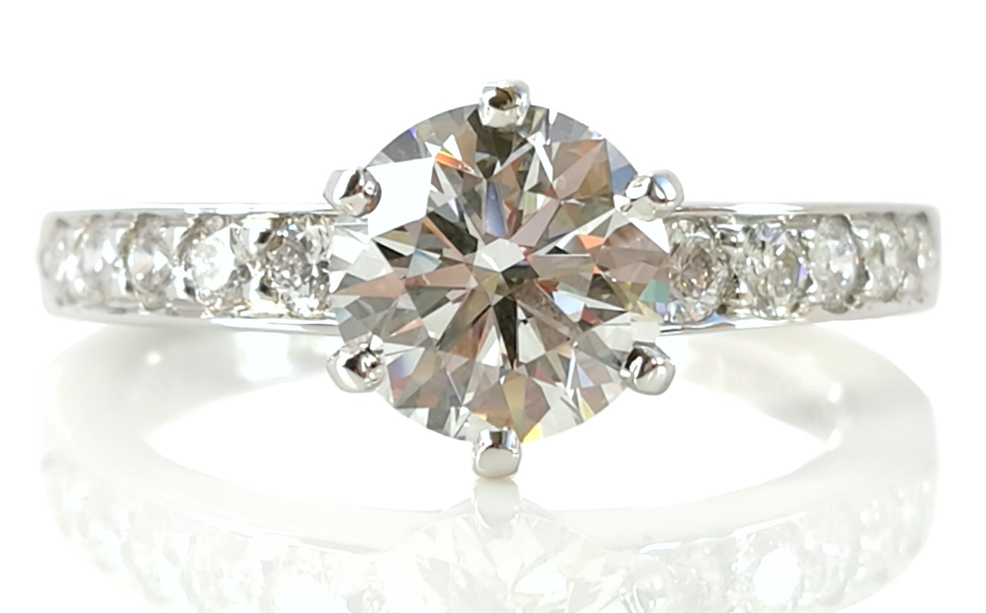 Tiffany & Co. 1.40tcw G/VS1 Round Brilliant Diamond & Platinum Engagement Ring
