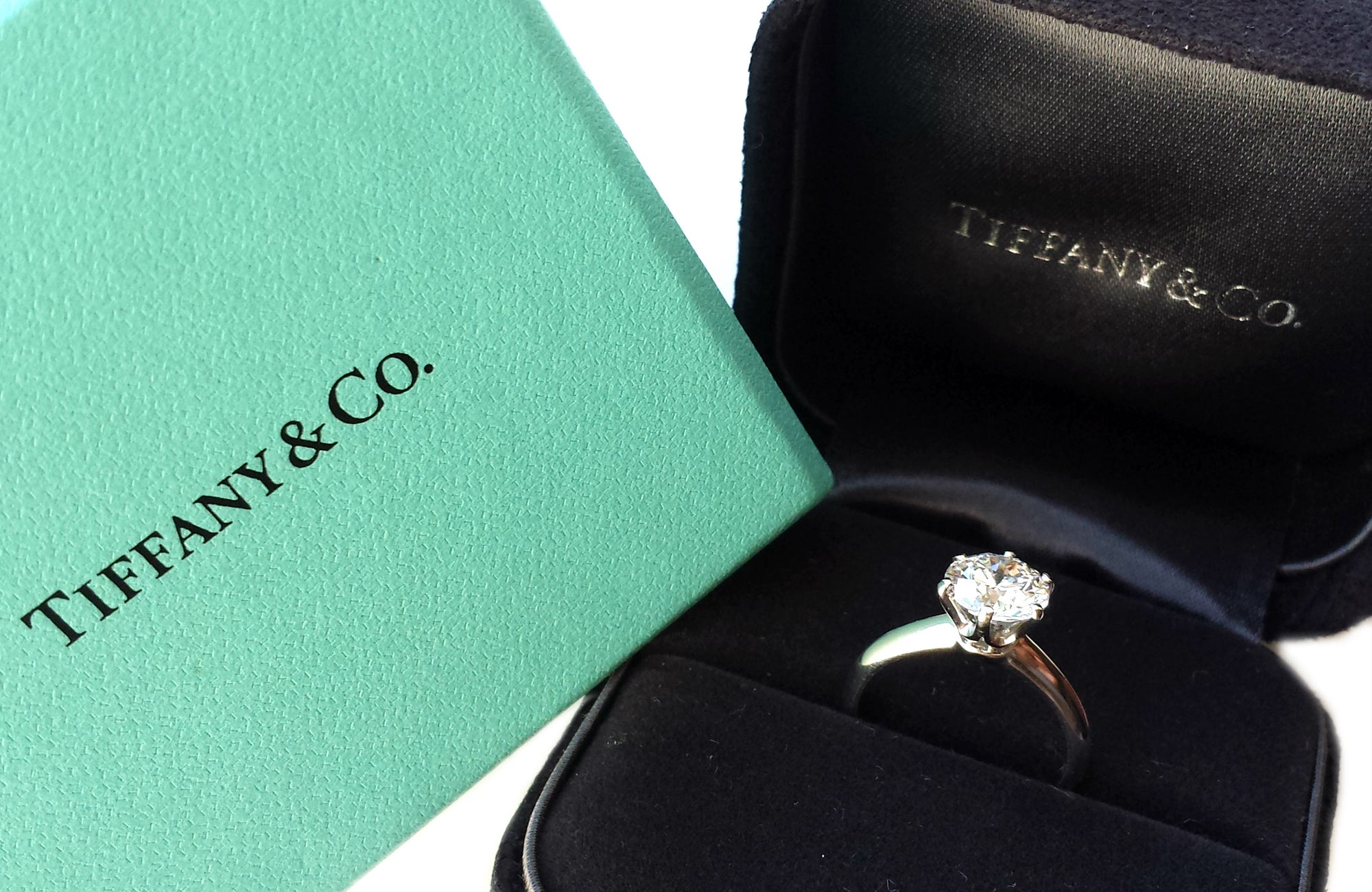 Tiffany & Co. 1.70ct I/VS1 Round Brilliant Diamond & Platinum Engagement Ring