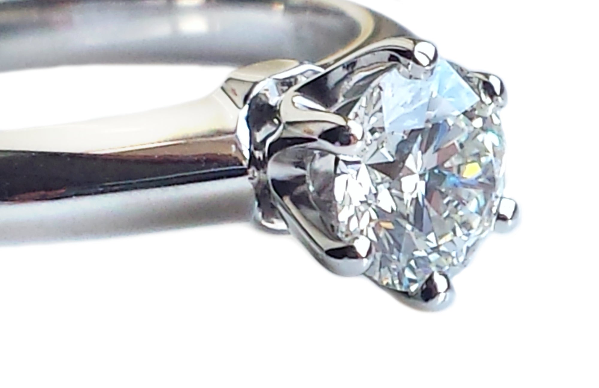 Tiffany & Co. 0.52ct H/VS1 Round Brilliant Diamond Engagement Ring
