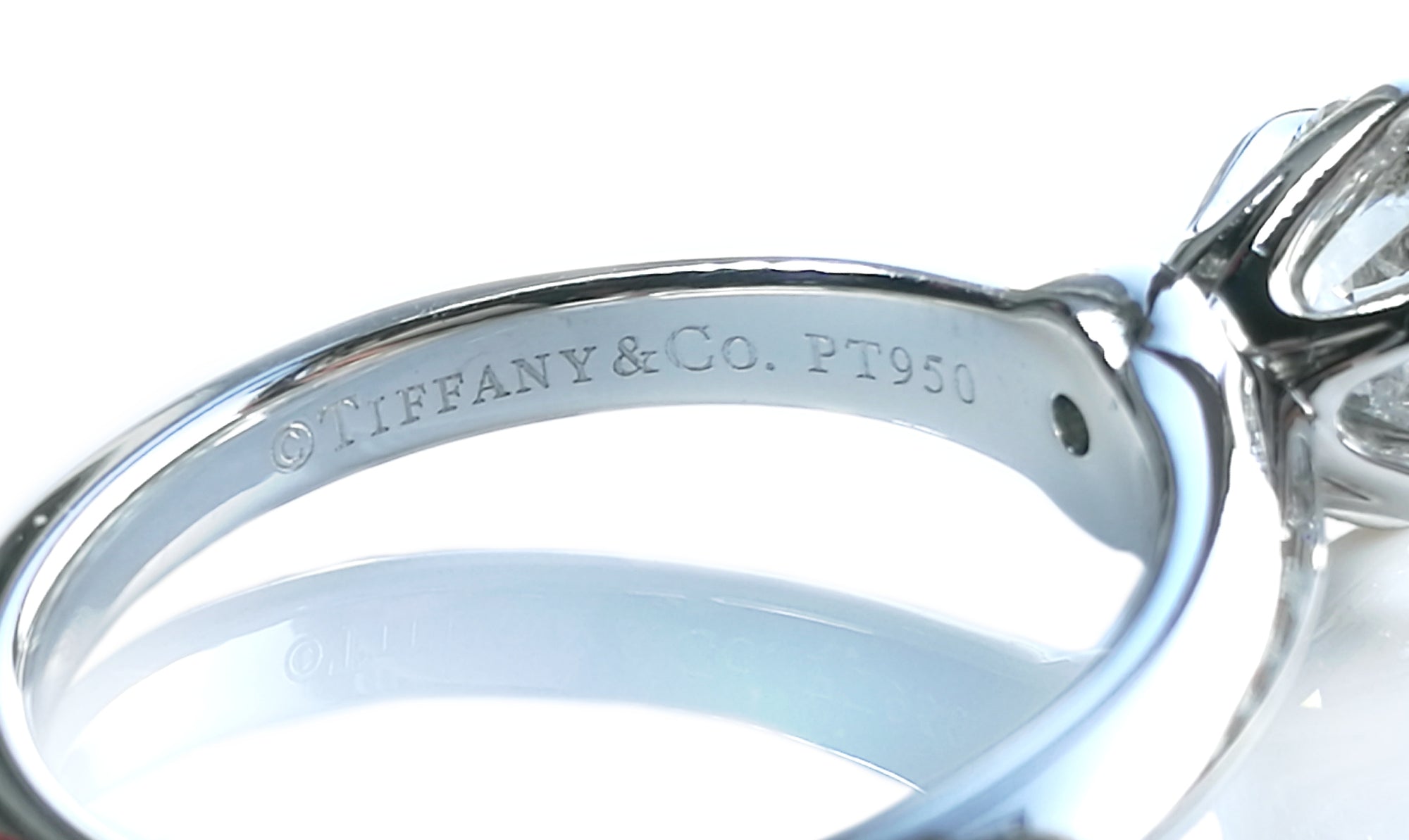 Tiffany & Co. 1.18ct E/VS2 Round Brilliant Diamond Engagement Ring