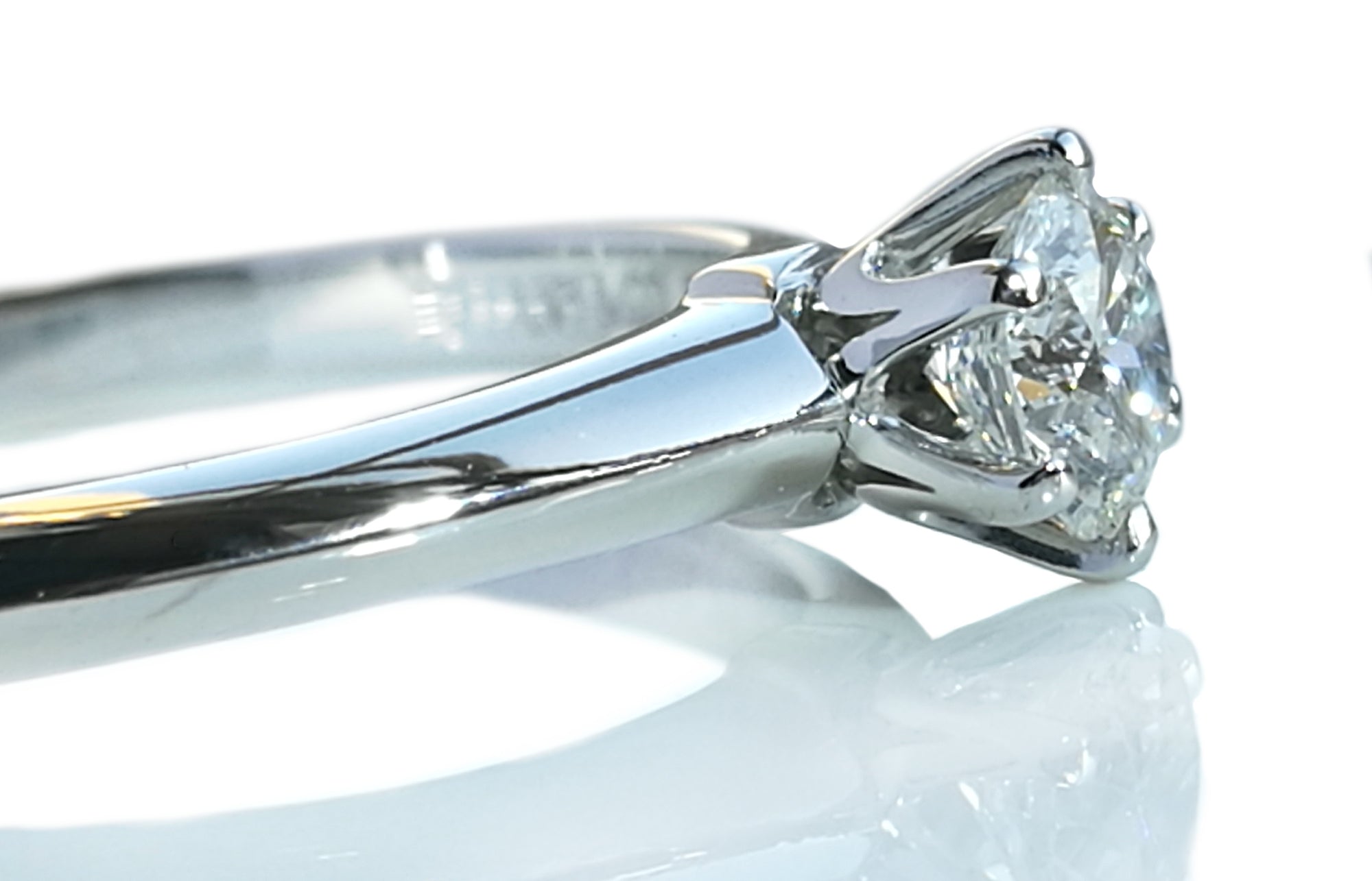 Tiffany & Co. 0.24ct G/VS Round Brilliant Cut Diamond Engagement Ring