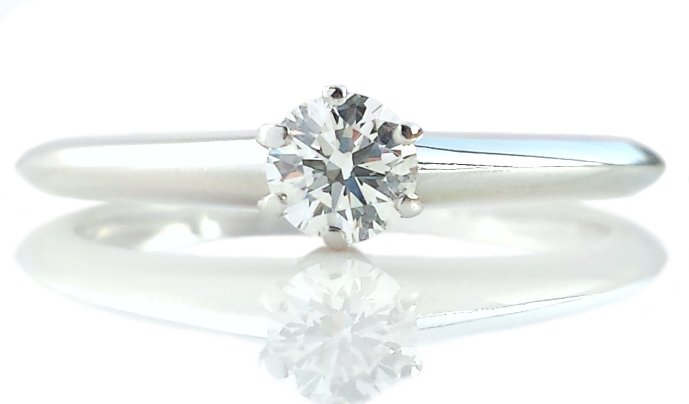 Tiffany & co .24ct H/VVS2 Round Brilliant Cut Engagement Ring 