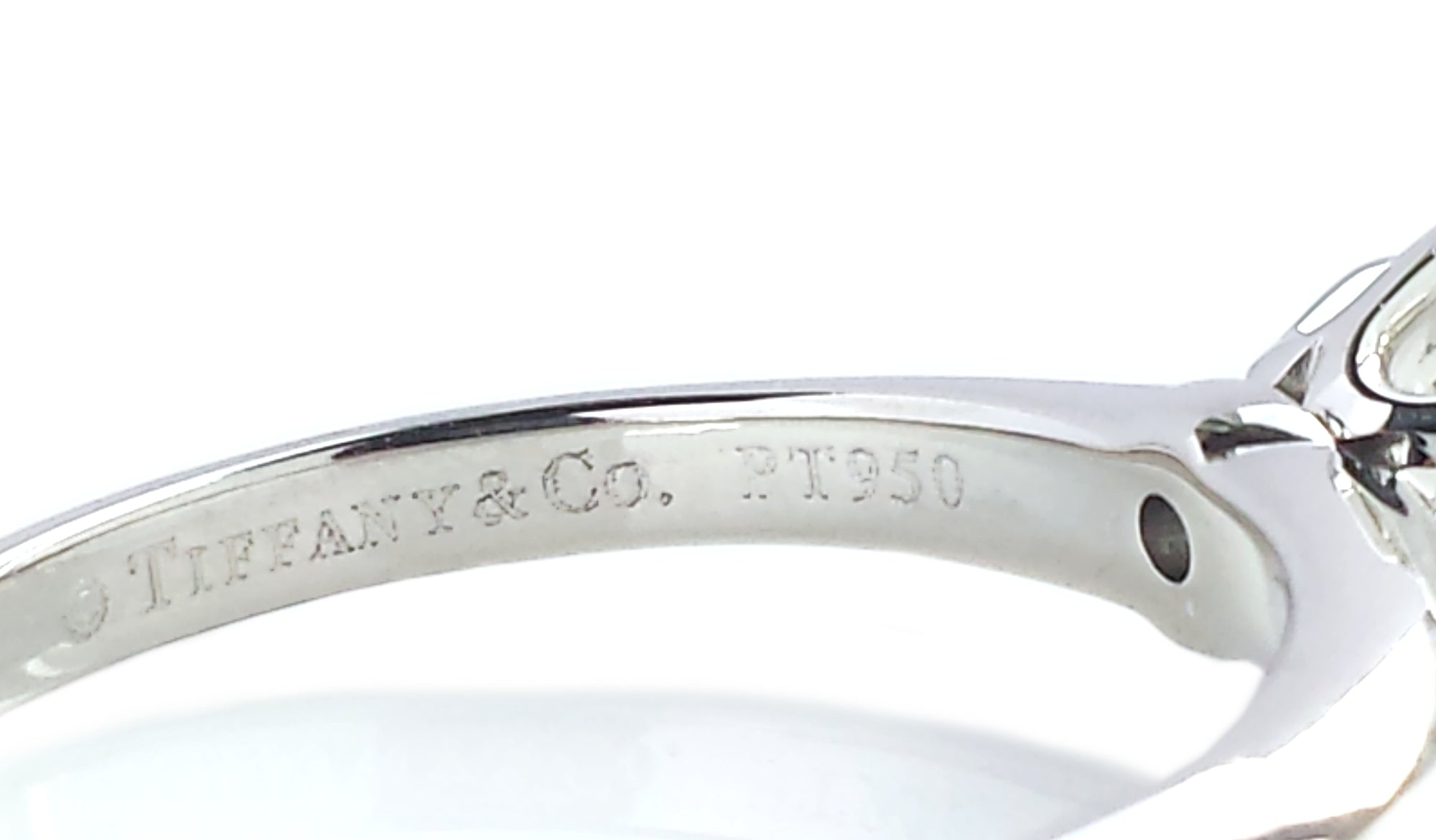 Tiffany & Co. 0.33ct G/VS Round Brilliant Diamond Engagement Ring