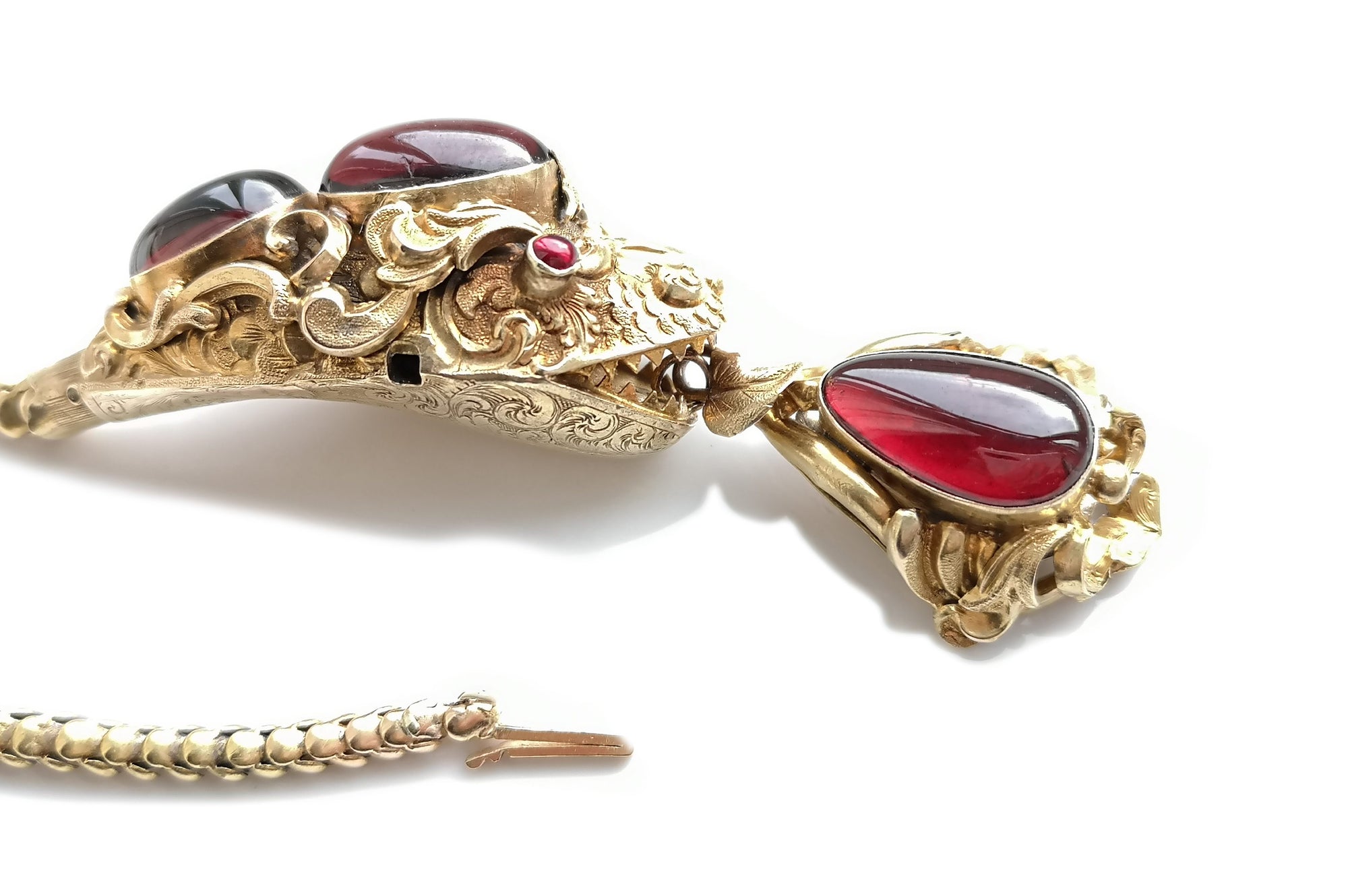 Victorian Snake / Serpent Necklace in 18k Gold set with Garnets