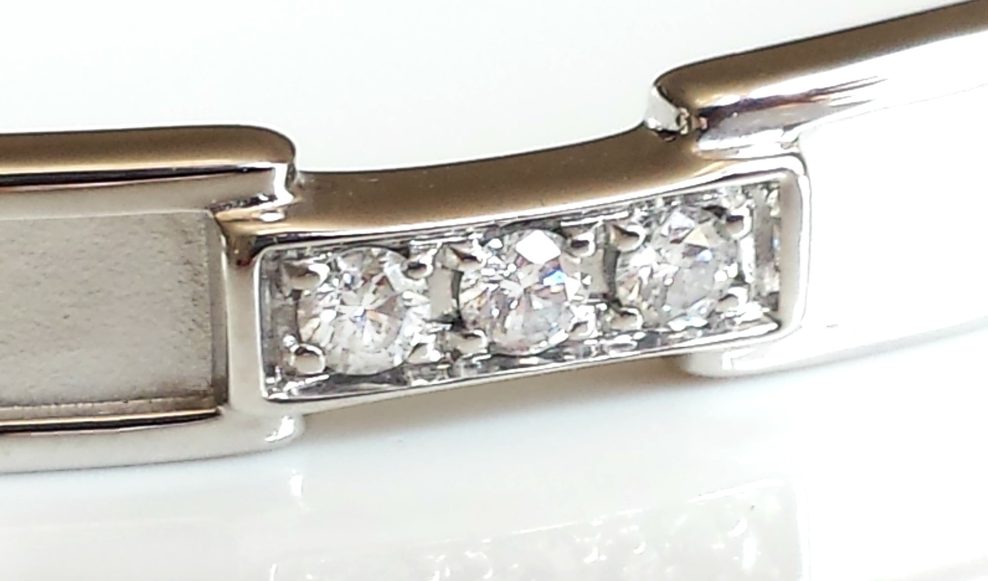 Tiffany & Co. Atlas Bangle in White Gold with Diamonds – Medium