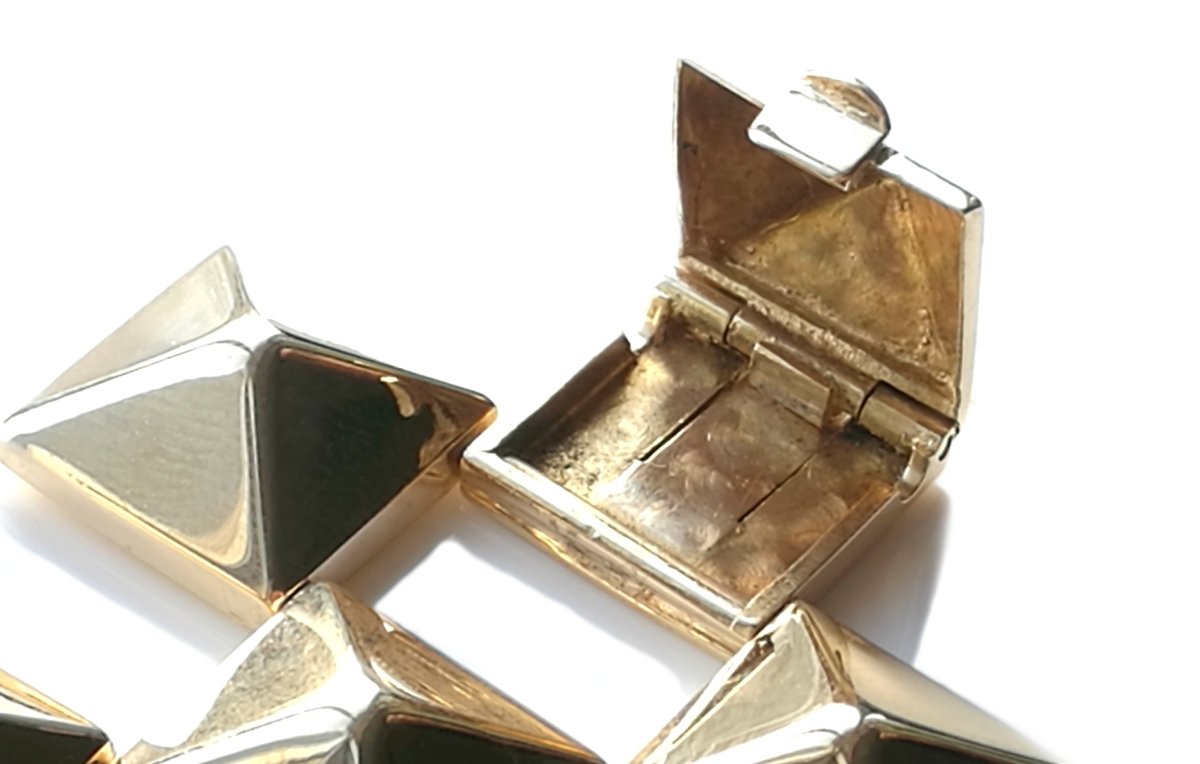 Retro Vintage 1960s Pyramid Tank Bracelet in 14k Yellow Gold - Bloomsbury Manor Ltd