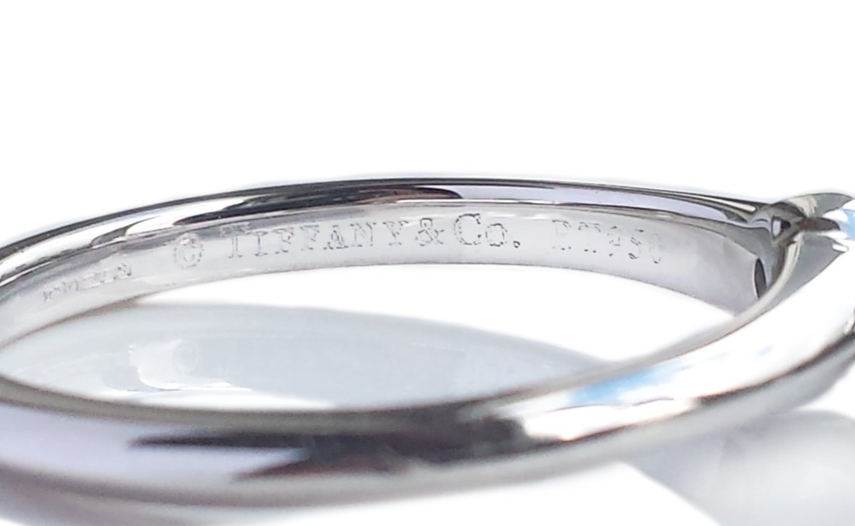 Tiffany & Co. 0.46ct H/VS1 Round Brilliant Diamond Engagement Ring - Bloomsbury Manor Ltd