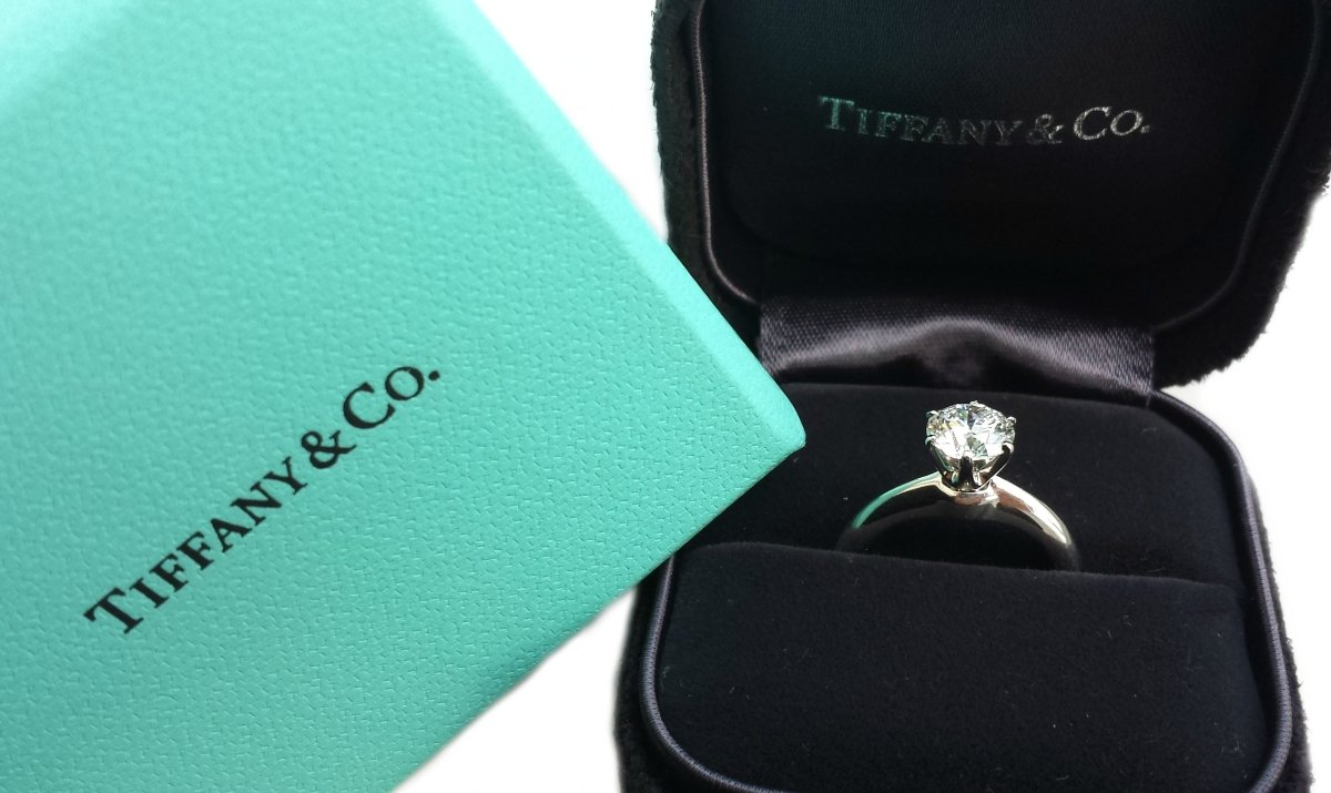 Tiffany & Co. 0.94ct F/VVS2 Triple XXX Round Brilliant Engagement Ring - Bloomsbury Manor Ltd